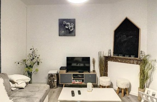 Saint-Quentin Apartment | Grand T2 Jacuzzi Terrasse tout confort 4 pers Wif
