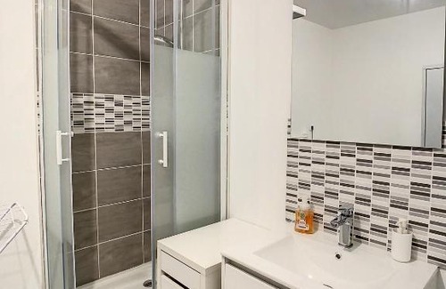 Saint-Quentin Apartment | Grand T2 Jacuzzi Terrasse tout confort 4 pers Wif