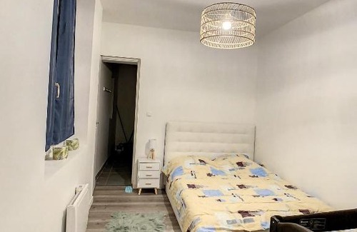 Saint-Quentin Apartment | Grand T2 Jacuzzi Terrasse tout confort 4 pers Wif