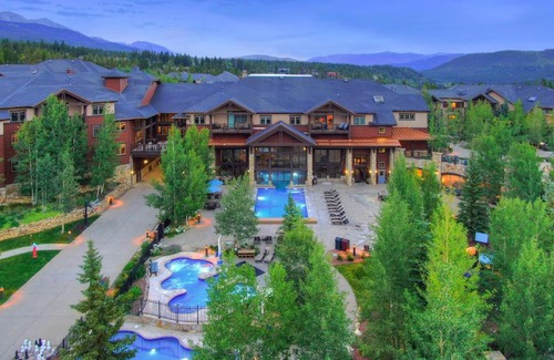 Four O'Clock Resort | Grand Timber Lodge
