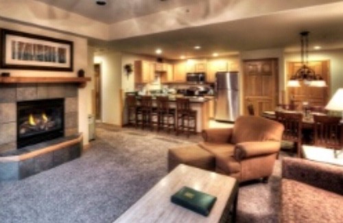 Four O'Clock Resort | Grand Timber Lodge 1BD Master