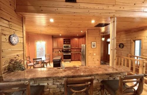Tellico Plains House | Grand View Home with 360 Degree Mountain View