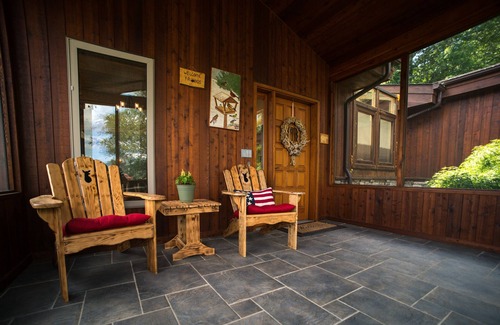 Sugar Grove Cabin | Grand ⛰ Views, 10 Min to the ♥️ of Boone, Serene, Open Living with Views🌲