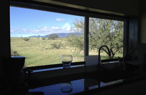 Sonoita House | Grand Views Casita ~ 360* Views, Vineyards, Hiking, Cycling, Birding, Spelunking