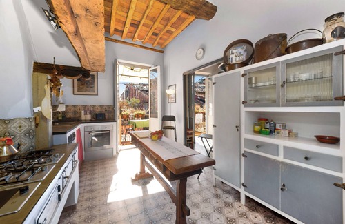 Lucca Historical Center Apartment | Grande appartamento per gruppi e famiglie Lucca walled city Tuscany
