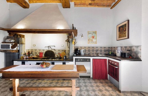 Lucca Historical Center Apartment | Grande appartamento per gruppi e famiglie Lucca walled city Tuscany