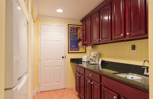 Estate Enighed Condo | Grande Bay SURFSIDE Oceanfront Great Island Views! 2 BR sleeps 4-6,
