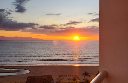 Bucerias Hotel | Grande Bliss Studio, Nuevo Vallarta for November7-28,2021