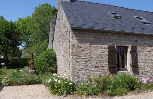 Pleuven House | Grande Maison Bretonne Traditionnelle Avec un Joli Extérieur