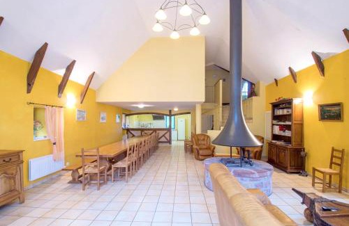 Saint-Come-d'Olt House | Grande maison conviviale à Saint-Côme-d'Olt avec jardin et cheminée