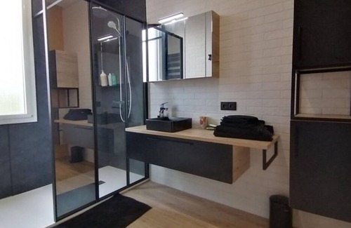 Cholet House | Grande Maison Dans le Centre Ville, Parking, à 15 min du Puy du Fou