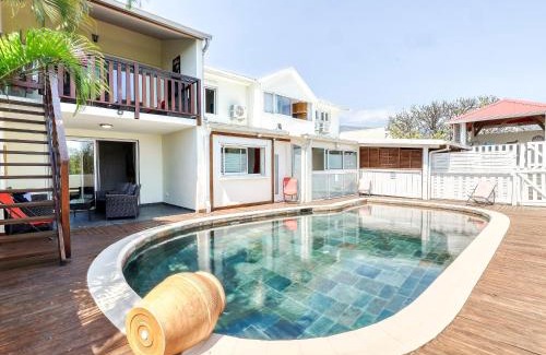 La Possession House | Grande maison familiale avec jeux et terrasse près de Saint-Denis - FR-1-786-46