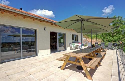 Sail-les-Bains House | Grande maison rénovée avec piscine chauffée, 5 chambres pour 14 personnes - FR-1-496-301