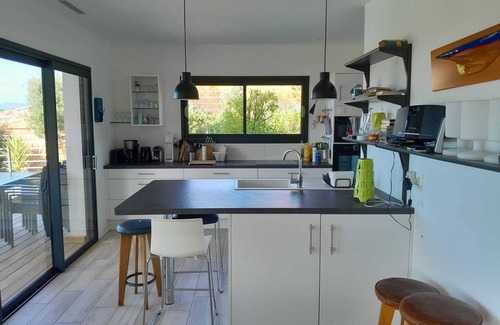 Pietrosella House | Grande Villa Familiale Récente Avec vue sur mer et Piscine Privée