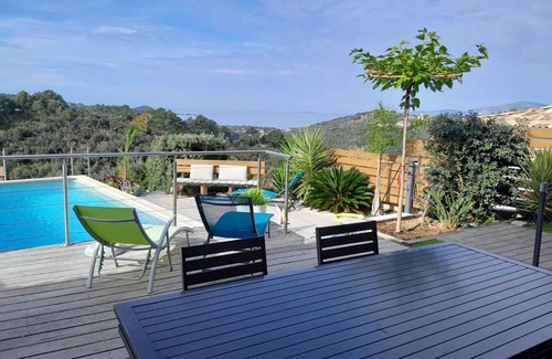 Pietrosella House | Grande Villa Familiale Récente Avec vue sur mer et Piscine Privée