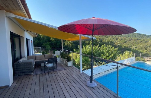 Pietrosella House | Grande Villa Familiale Récente Avec vue sur mer et Piscine Privée
