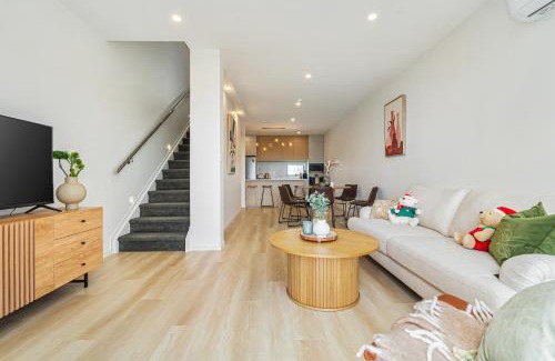 Flat Bush Villa | GrandGlimmer Townhouses