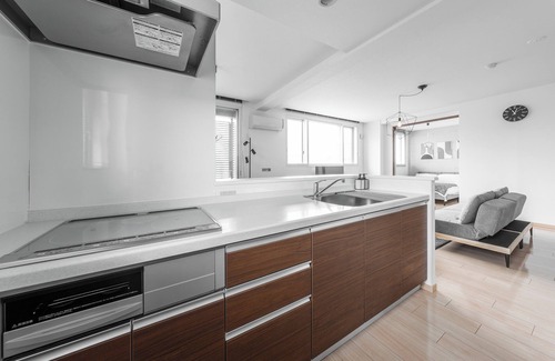 Higashi Apartment | GRANDIA 201