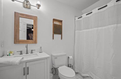Burgaw House | Grandma's Farm on 6 acres with Lighted Barn and River Access