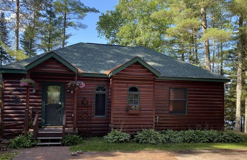 Hayward House | Grandma’s Cabin-10 min from the Birkie trail.