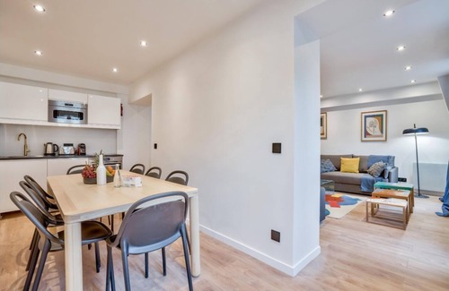 Quartier du Faubourg-Montmartre Apartment | Grands Boulevards 5 bedroom apartment