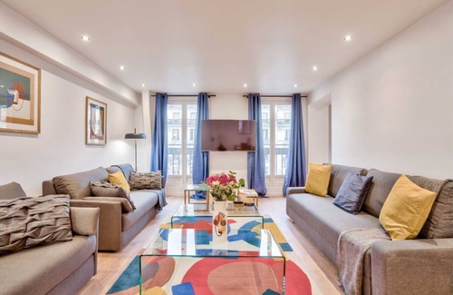 Quartier du Faubourg-Montmartre Apartment | Grands Boulevards 5 bedroom apartment