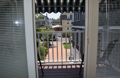 Cape May Cottage | GRANDVIEW COTTAGE-1 blk to beach/walk to town/great location.