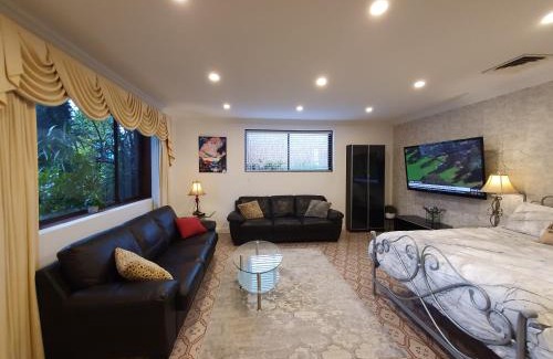 Glenroy Apartment | Grandview Melbourne Executive 2BR Apartment