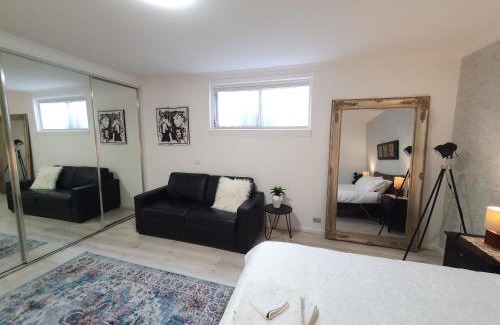 Glenroy Apartment | Grandview Melbourne Executive 2BR Apartment