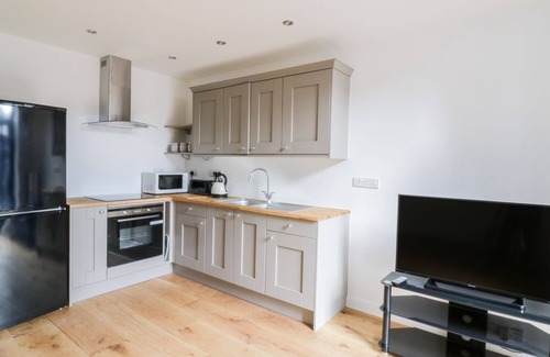 Bury St Edmunds Cottage | GRANGE BARN, pet friendly, country holiday cottage in Felsham