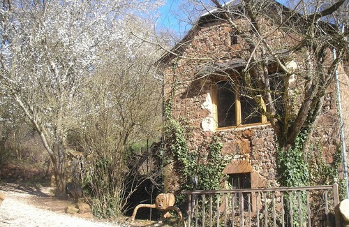 Saint-Christophe-Vallon House | Grange Rénovée en Pleine Nature