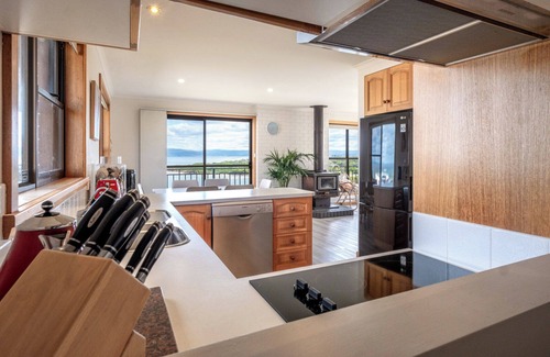 Coles Bay House | Granite Beach House - Freycinet Holiday Houses