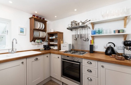 Newlyn Cottage | Granite Cottage in Newlyn with Sea Views & Garden