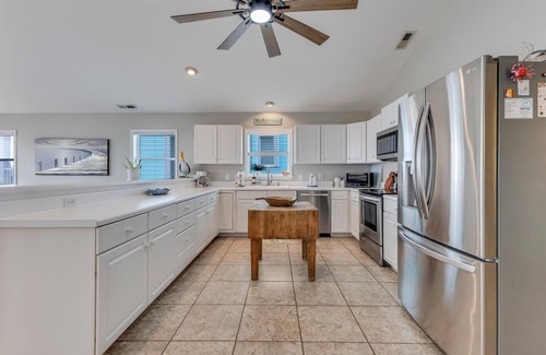 Carolina Beach House | Granny's Place - Oceanfront Home with Private beach access & Large Decks