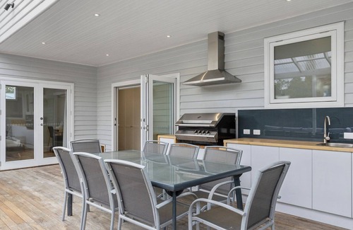 Geilston Bay House | Granville House - Hamptons style