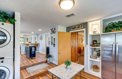 Grapeland House | Grapeland Farm Retreat w/Pool, Grill & Fire Pit