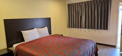 Lodi Hotel | Grapevine Inn