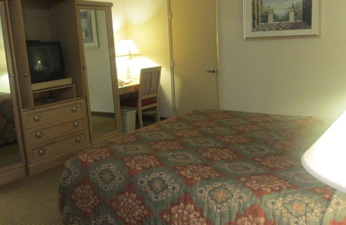 Lodi Hotel | Grapevine Inn