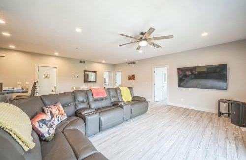 Grass Lake Apartment | Grass Lake 8BR Retreat w Games & Fire Pit
