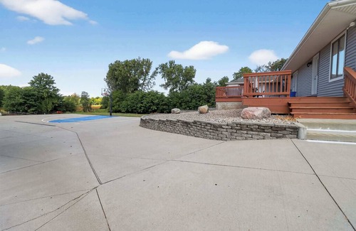 Grass Lake House | Grass Lake Retreat with Game Room & Fire Pit