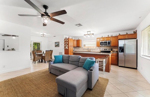 Jupiter House | Grateful Gatherings & Ocean Breezes Await This Thanksgiving