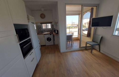 Le Grau-dʼAgde Apartment | Grau d'Agde: Renovated 2P apartment 20m from beach