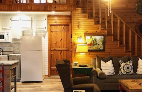 Dahlonega Cabin | Gray's Dahlonega Cabin on the PondnConvenient to Wineries & Wedding Venues