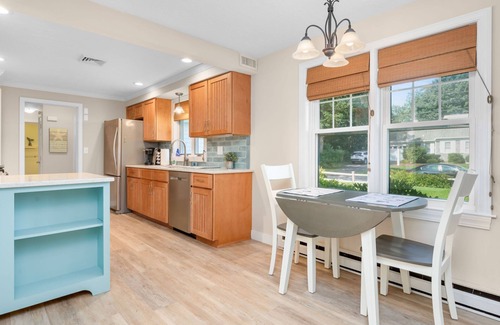 Yarmouth Port House | Gray's Getaway: Dog-Friendly Cottage Near Beach