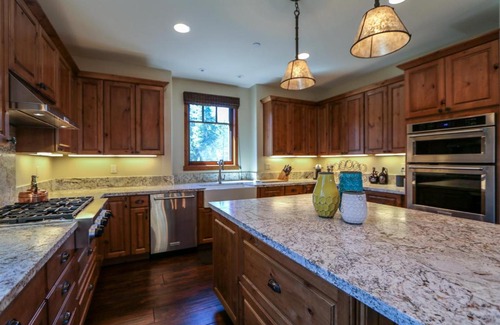 Mammoth Lakes Apartment | Gray Stone Condo #2110