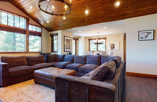 Mammoth Lakes Apartment | Gray Stone Condo #2110