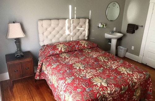 Fairbury Bed & Breakfast | Grayhouse Inn - Room #1