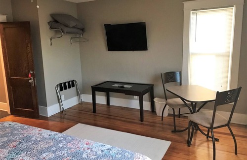 Fairbury Bed & Breakfast | Grayhouse Inn - Room #8