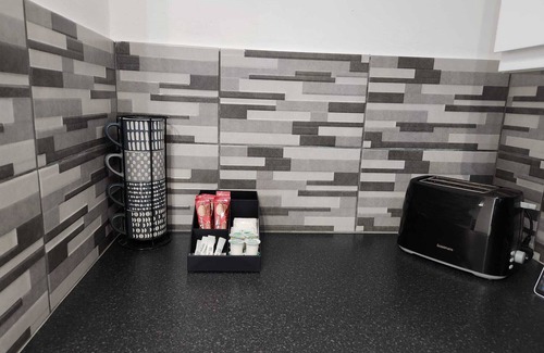 West Thurrock Apartment | Grays Apartment with City Views lakeside shopping