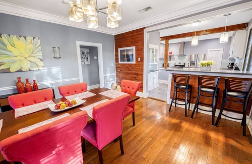 Government Hill House | Grayson Estate at the Pearl - Walk to Bars/Dining and Pearl Brewery